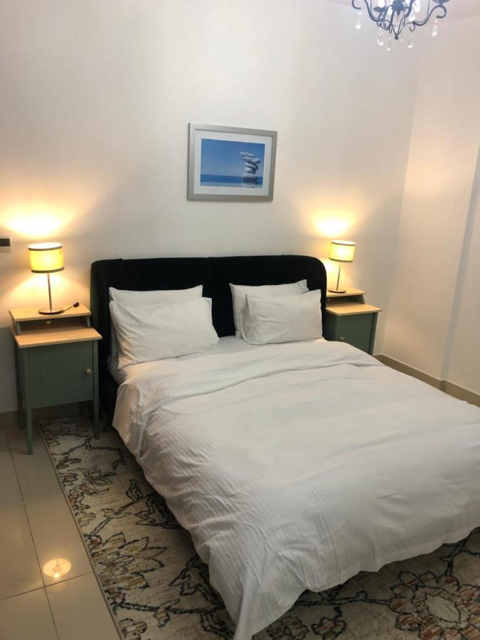 Downtown Boulevard One Bedroom Apt In 29 Blvd غرفة وصالة Burj & Fountain View Master Bedroom Plus 2 Single Beds In Living Room Dubaï Extérieur photo