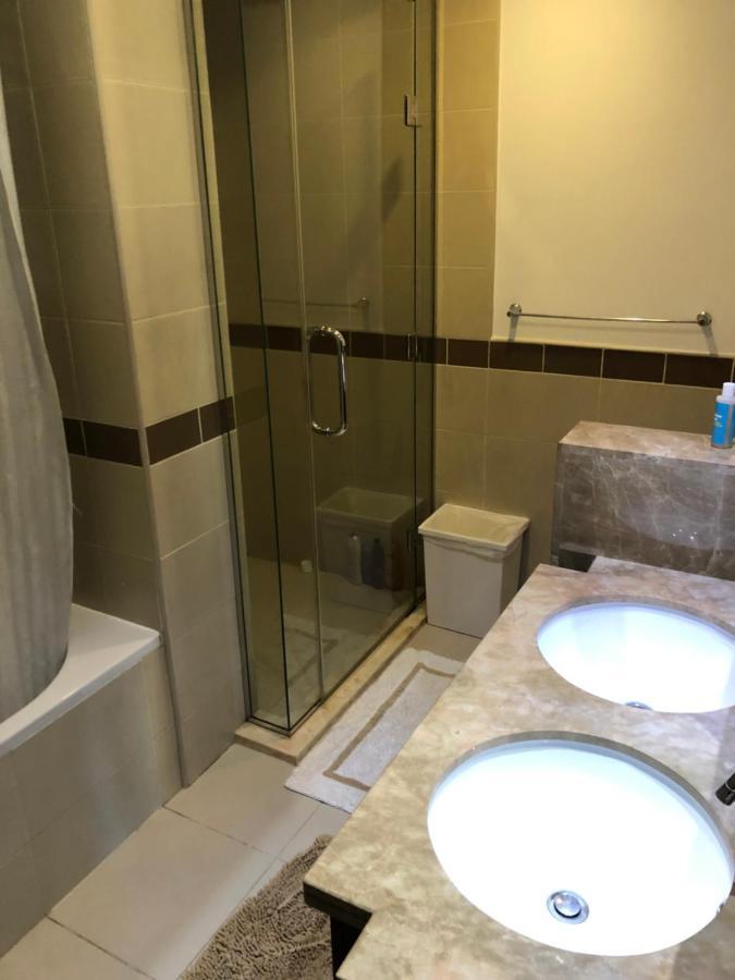Downtown Boulevard One Bedroom Apt In 29 Blvd غرفة وصالة Burj & Fountain View Master Bedroom Plus 2 Single Beds In Living Room Dubaï Extérieur photo
